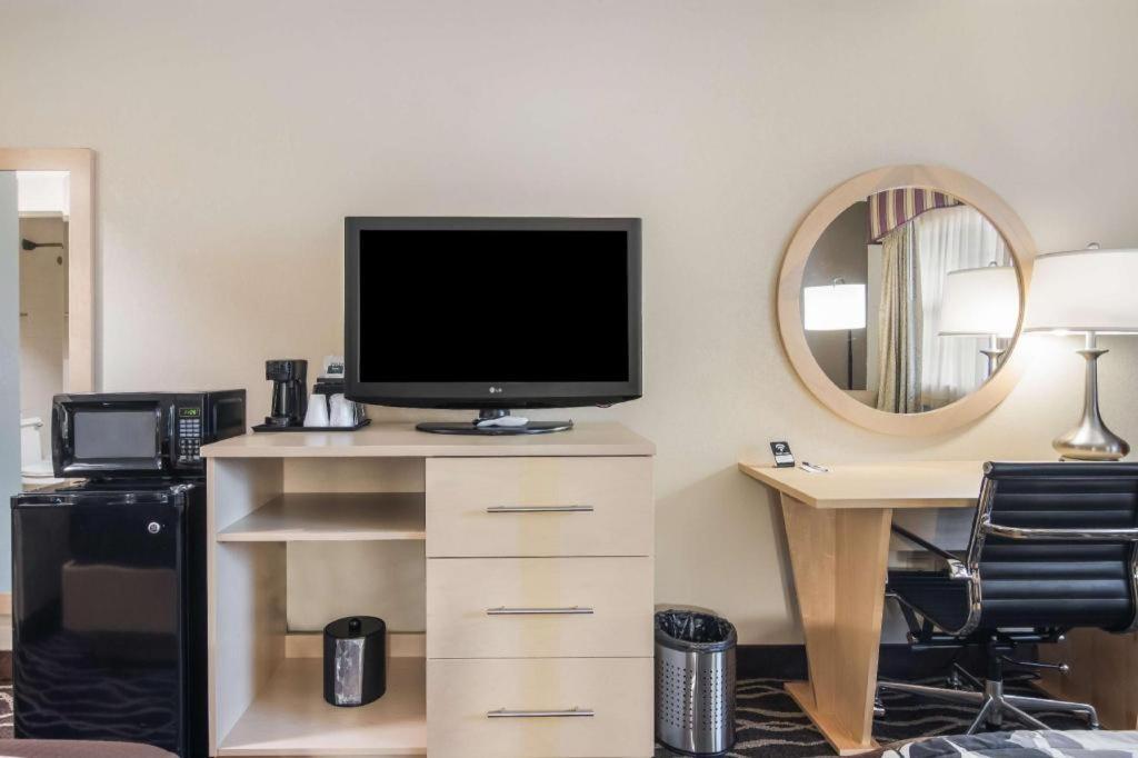 Americas Best Value Inn Alliance Bagian luar foto