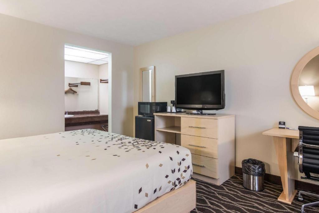 Americas Best Value Inn Alliance Bagian luar foto