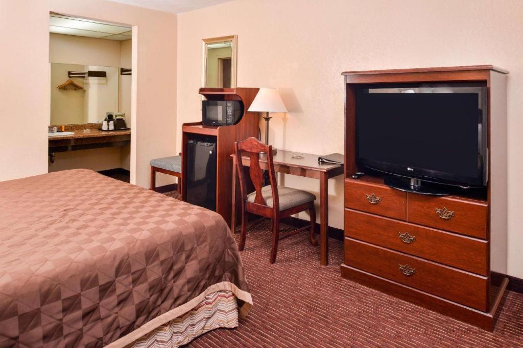 Americas Best Value Inn Alliance Bagian luar foto