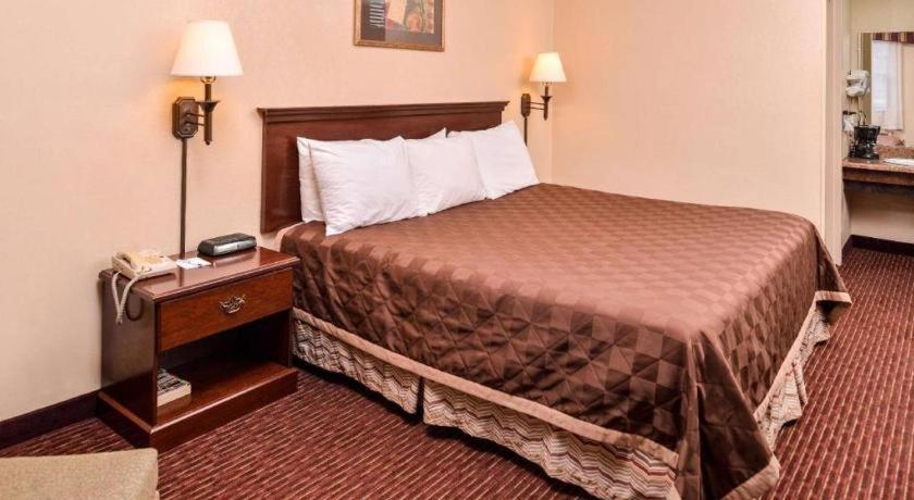 Americas Best Value Inn Alliance Bagian luar foto
