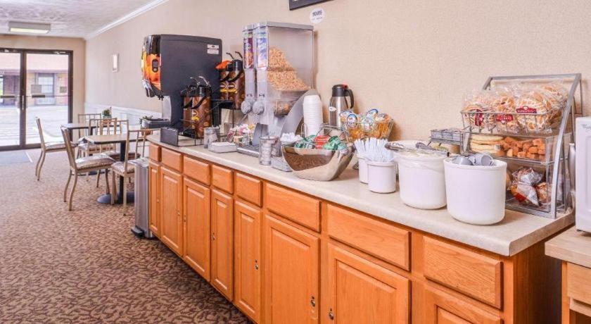Americas Best Value Inn Alliance Bagian luar foto