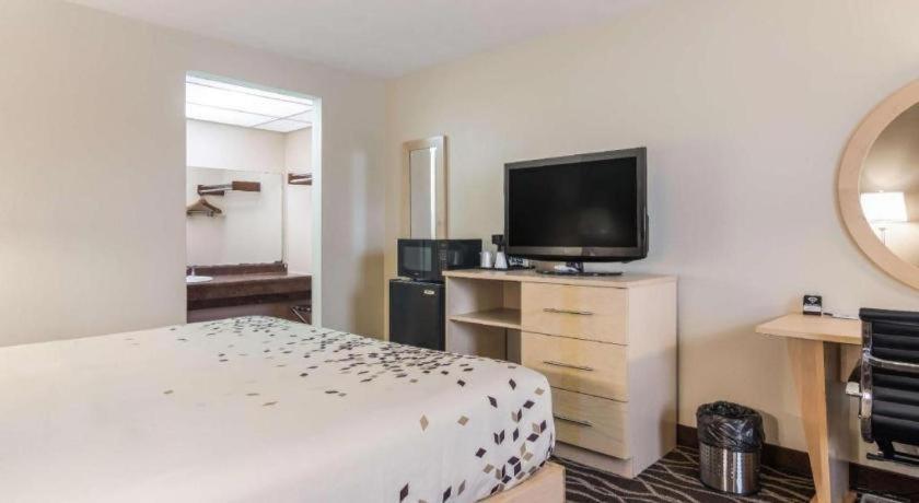 Americas Best Value Inn Alliance Bagian luar foto